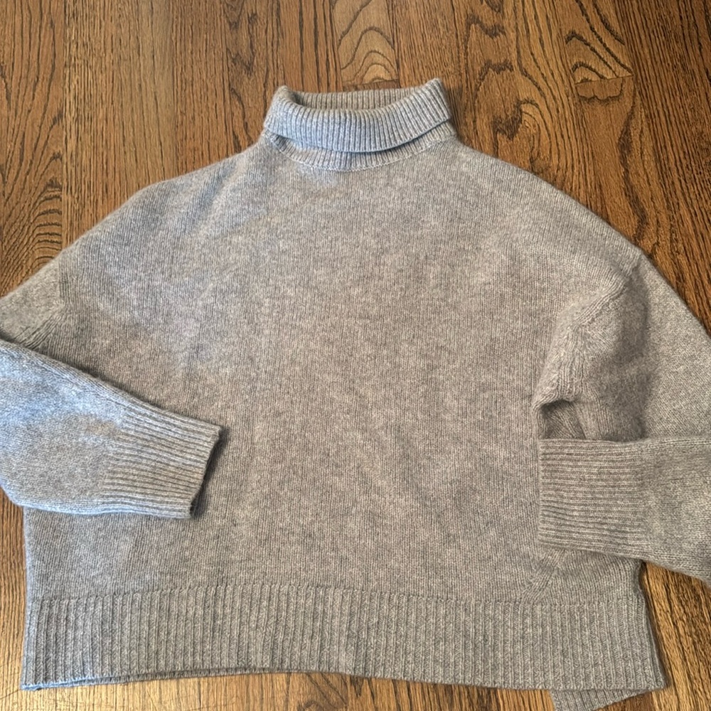 Cashmere cropped sweater